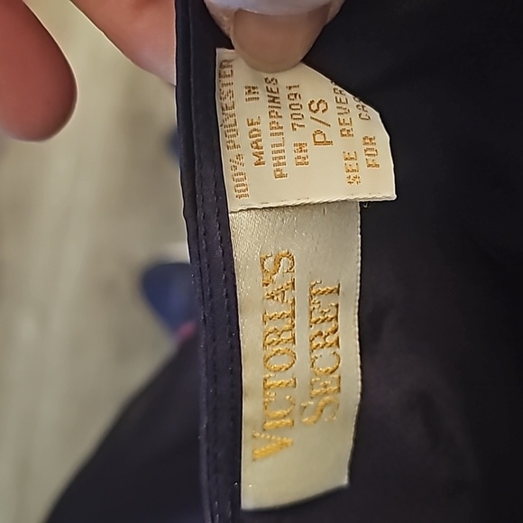 Victoria's Secret Women's Gold Label Vintage Nightshirt - Picture 4 of 4